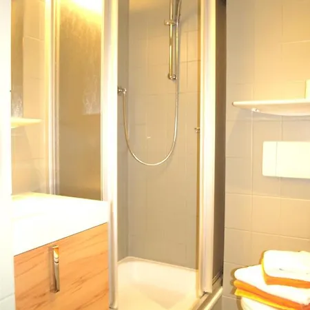 Im Zentrum * المو